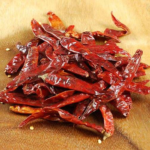 Dried Santaka Japones peppers with deep red color, ideal for adding intense heat to Asian dishes and spice blends.